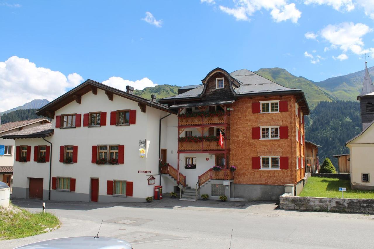 Hotel Pez Regina Lumbrein Bagian luar foto