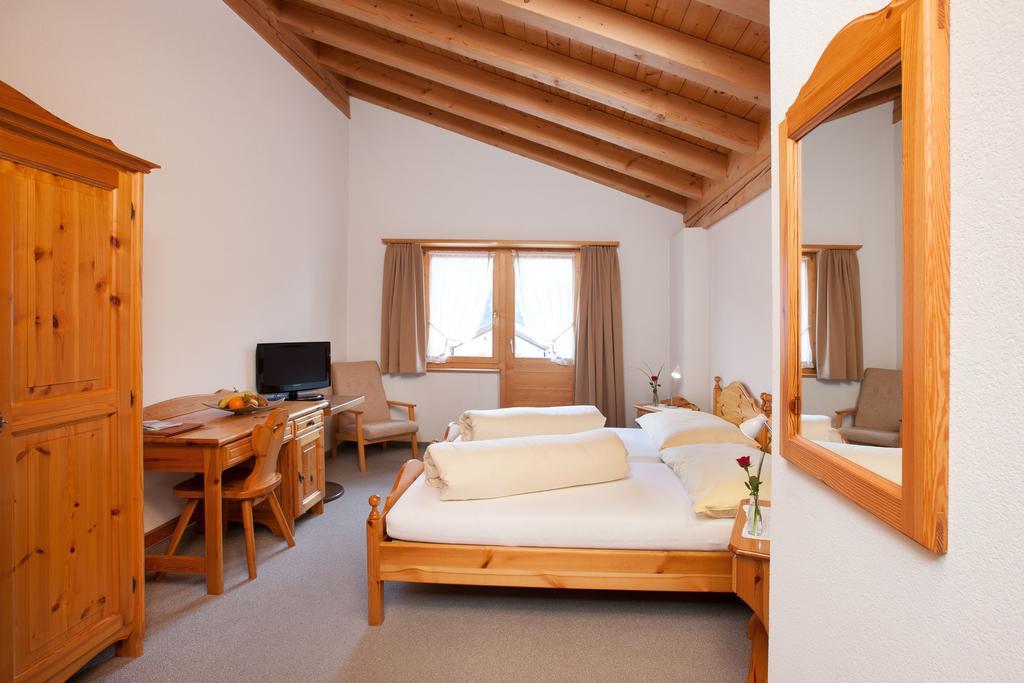 Hotel Pez Regina Lumbrein Ruang foto