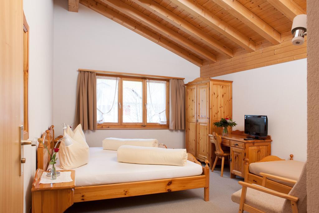 Hotel Pez Regina Lumbrein Ruang foto